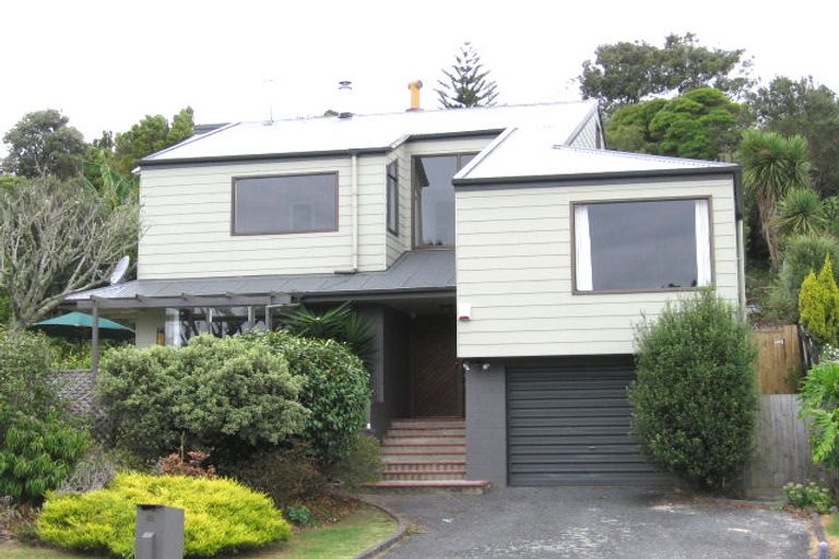 Photo of property in 22 Telstar Place, Beach Haven, Auckland, 0626