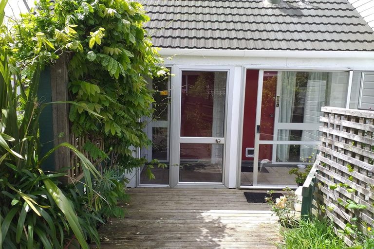 Photo of property in 26-26a Chartwell Drive, Crofton Downs, Wellington, 6035