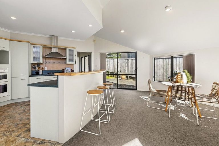 Photo of property in 23 Amesbury Drive, Churton Park, Wellington, 6037