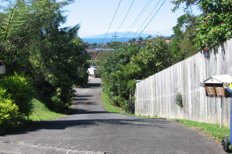 Photo of property in 2/6 Phillipa Place, Browns Bay, Auckland, 0630
