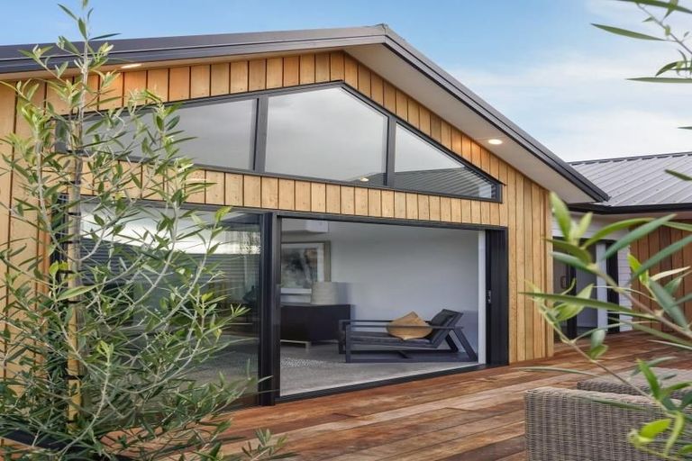 Photo of property in 38 Vinistra Road, Kumeu, 0810