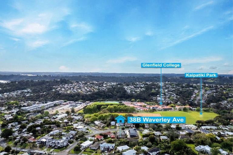 Photo of property in 2/38 Waverley Avenue, Glenfield, Auckland, 0629