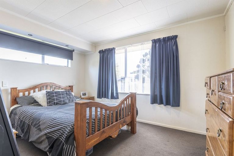 Photo of property in 16 Perrin Place, Kelvin Grove, Palmerston North, 4414