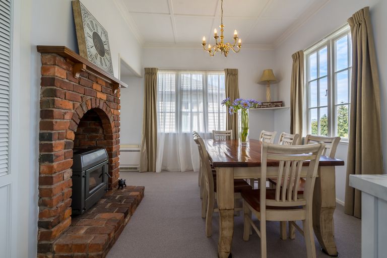 Photo of property in 75 Eglinton Road, Mornington, Dunedin, 9011