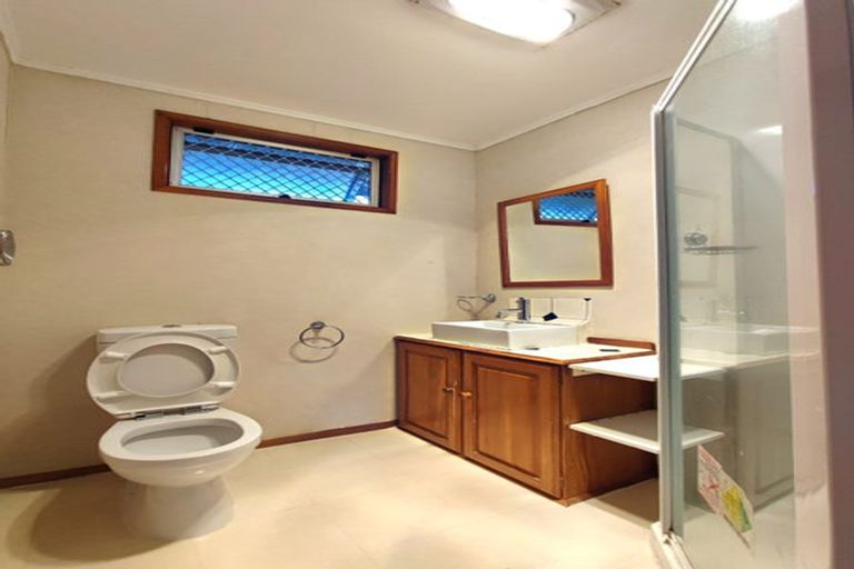 Photo of property in 2/38 Akoranga Drive, Northcote, Auckland, 0627