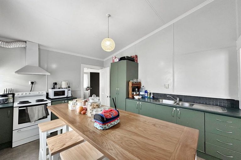 Photo of property in 11 Kelvin Street, Aramoho, Wanganui, 4500