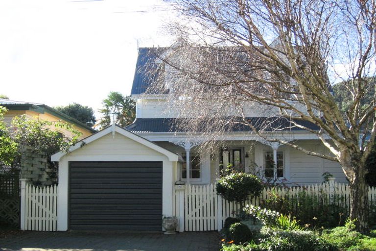 Photo of property in 4 Kauri Street, Eastbourne, Lower Hutt, 5013