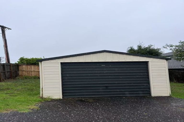 Photo of property in 86 Luckens Road, West Harbour, Auckland, 0618