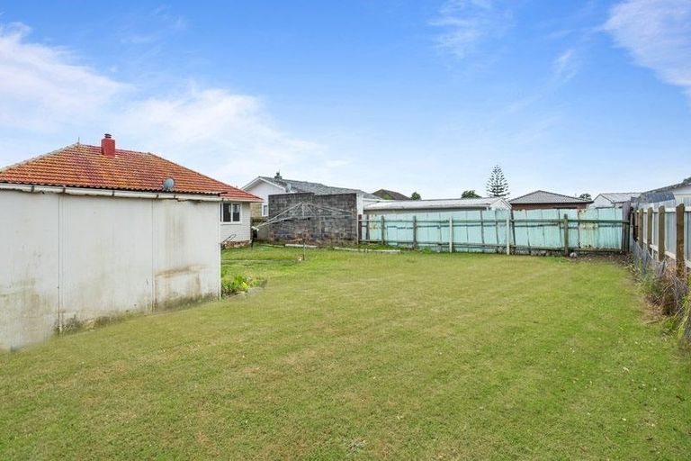 Photo of property in 16 Cheviot Street, Mangere East, Auckland, 2024