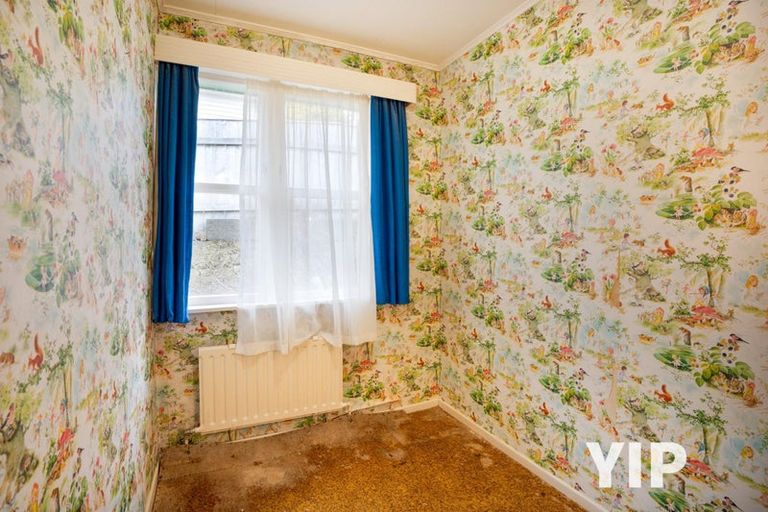 Photo of property in 1 Turville Crescent, Newlands, Wellington, 6037