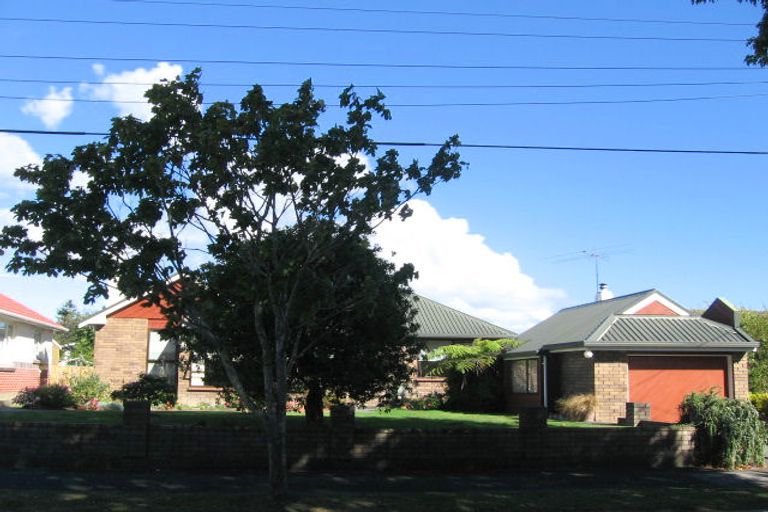 Photo of property in 15 Hall Grove, Ebdentown, Upper Hutt, 5018