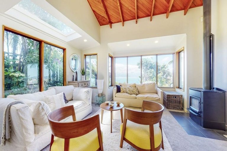 Photo of property in 8 Ranikhet Way, Khandallah, Wellington, 6035