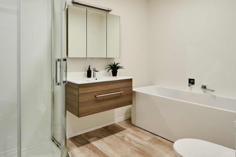 Photo of property in 12 Bluff Road, Kenepuru, Porirua, 5022