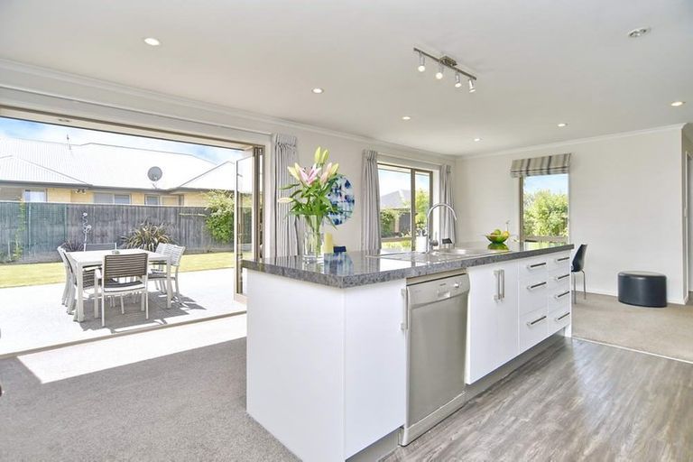 Photo of property in 15 Sequoia Way, Rangiora, 7400