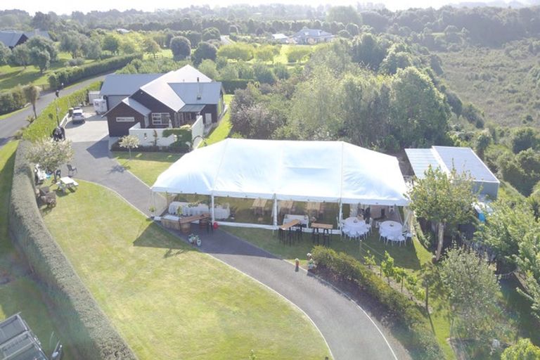 Photo of property in 52 Tarahunga Road, Levin, 5571