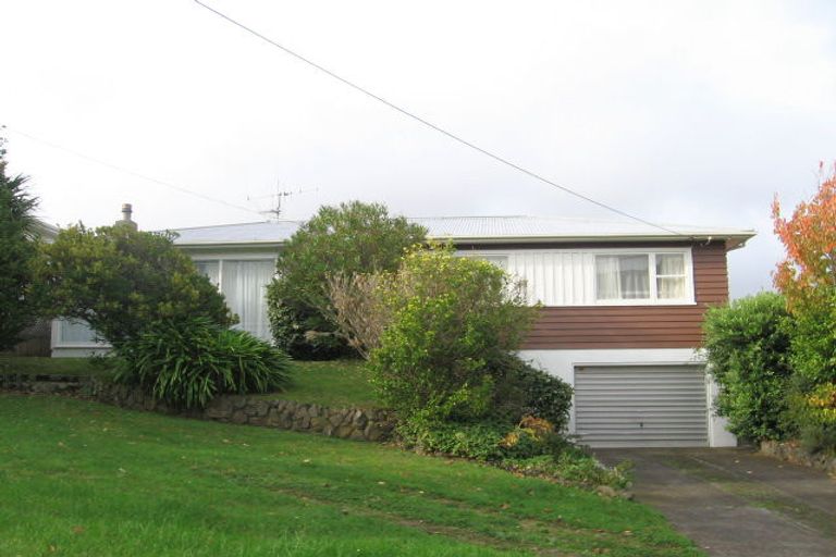 Photo of property in 6 Lane Crescent, Tawa, Wellington, 5028