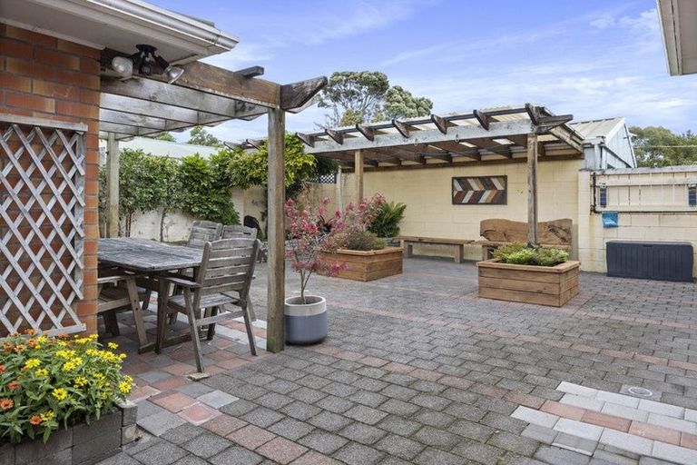 Photo of property in 2 Hood Place, Spotswood, New Plymouth, 4310