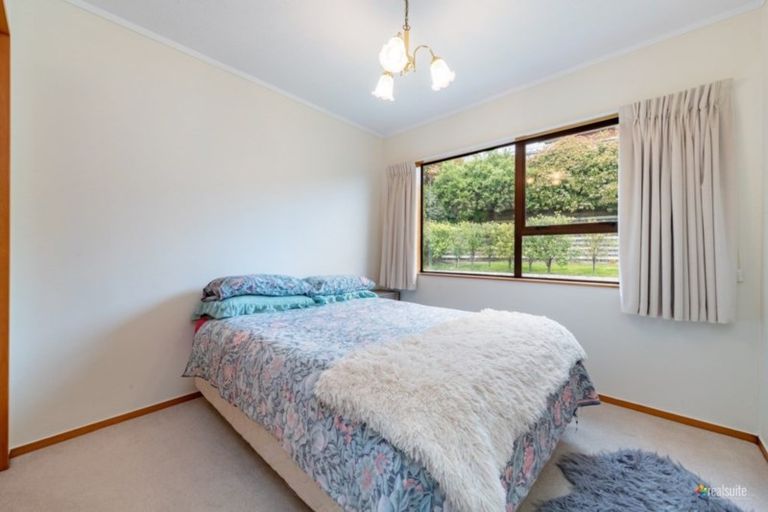 Photo of property in 16 Kinnel Grove, Papakowhai, Porirua, 5024