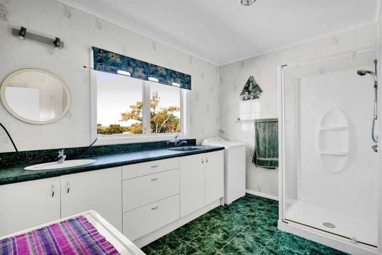 Photo of property in 1 Catherine Crescent, Moturoa, New Plymouth, 4310