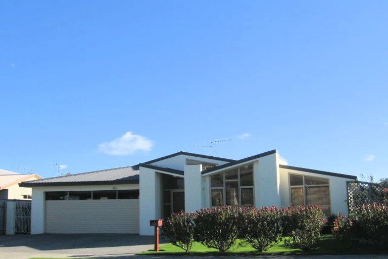 Photo of property in 80 Realm Drive, Paraparaumu, 5032