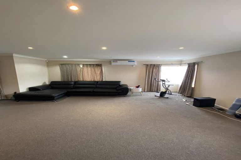 Photo of property in 14 Monash Place, Flat Bush, Auckland, 2016
