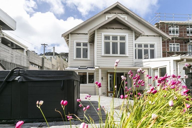 Photo of property in 1 Duke Street, Mount Victoria, Wellington, 6011