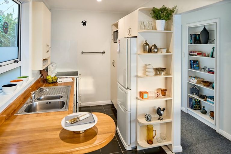 Photo of property in 443 The Esplanade, Island Bay, Wellington, 6023