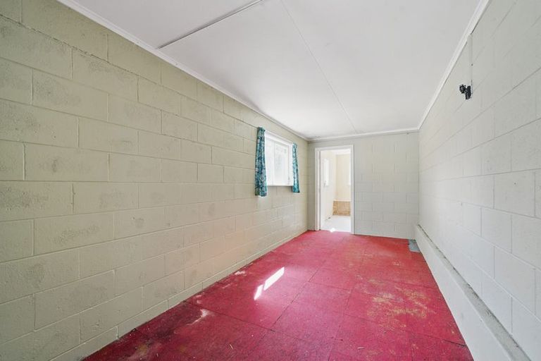 Photo of property in 18 Millbrook Road, Henderson, Auckland, 0612