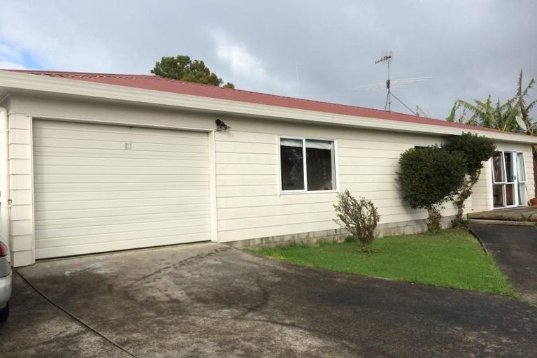 Photo of property in 2/328 Rangatira Road, Beach Haven, Auckland, 0626