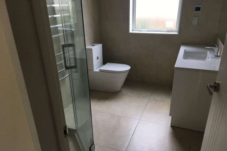 Photo of property in 8 Tawa Place, Orewa, 0931