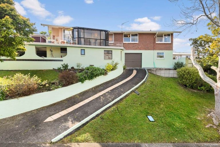 Photo of property in 20 Valley View Road, Glenfield, Auckland, 0629