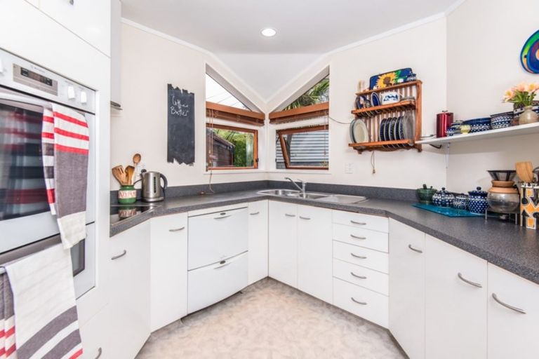 Photo of property in 6a Joll Street, Karori, Wellington, 6012