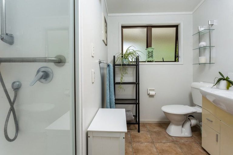 Photo of property in 34 Unsworth Drive, Unsworth Heights, Auckland, 0632