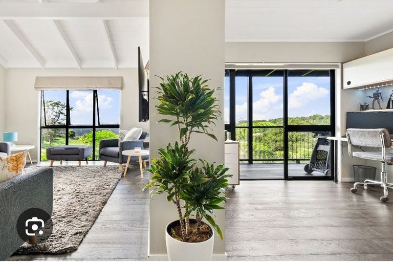 Photo of property in 23 Laingfield Terrace, Laingholm, Auckland, 0604