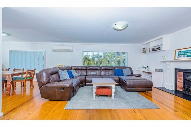 Photo of property in 2/3 Caribbean Drive, Unsworth Heights, Auckland, 0632