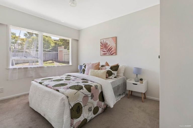 Photo of property in 23 Chivalry Road, Glenfield, Auckland, 0629