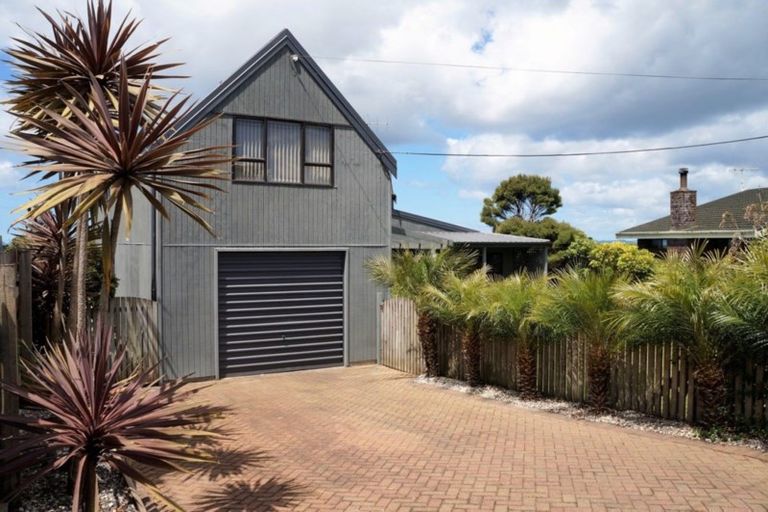 Photo of property in 17 Seaview Road, Ruakaka, 0116
