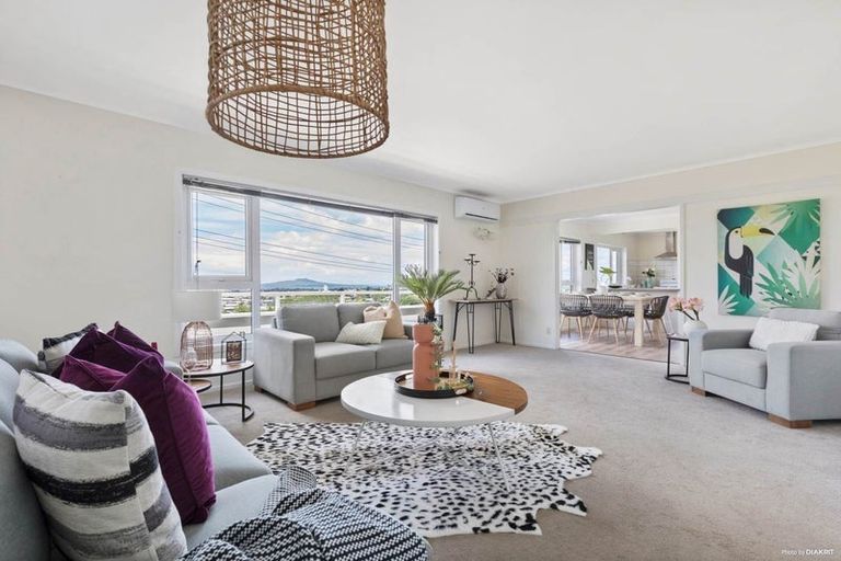 Photo of property in 23 Chivalry Road, Glenfield, Auckland, 0629