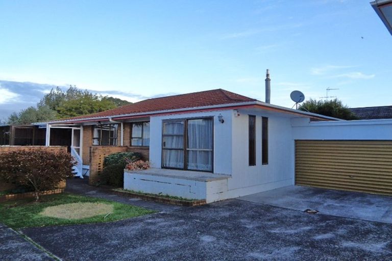 Photo of property in 2/125 Glenmore Road, Sunnyhills, Auckland, 2010