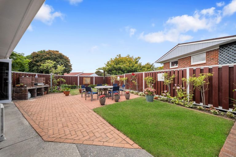 Photo of property in 10 Alf Walker Place, Papakura, 2110