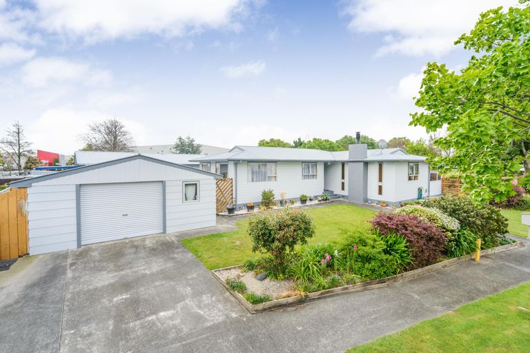 Photo of property in 10 Forbes Place, Kelvin Grove, Palmerston North, 4414