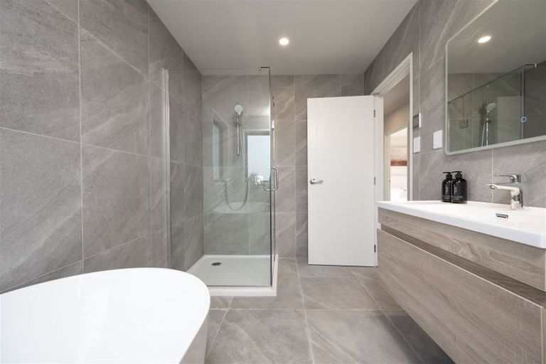 Photo of property in 14 Pohewa Road, Silverdale, 0932