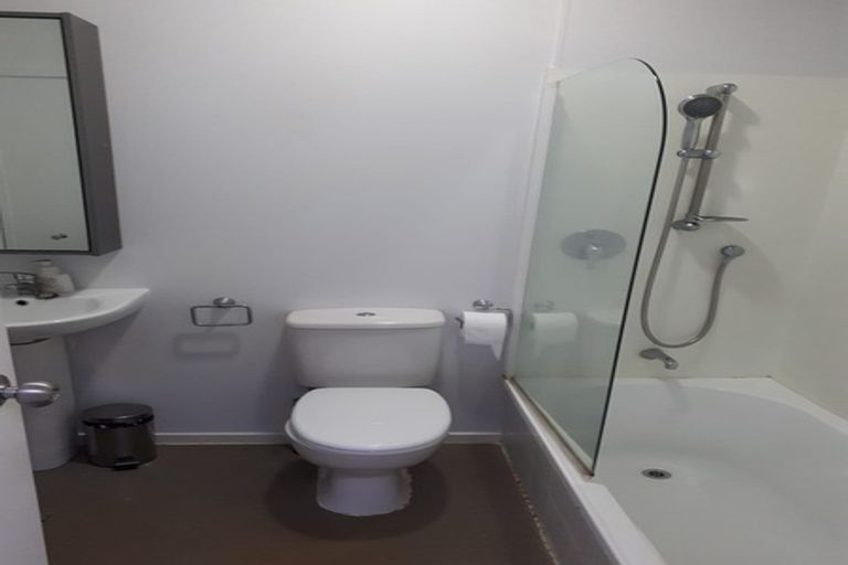 Photo of property in 433b West Coast Road, Glen Eden, Auckland, 0602