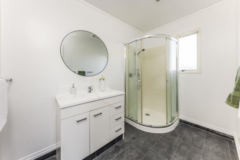 Photo of property in 1/136 Shifnal Drive, Randwick Park, Auckland, 2105