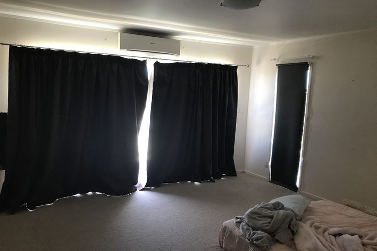 Photo of property in 63 Chelsea View Drive, Chatswood, Auckland, 0626