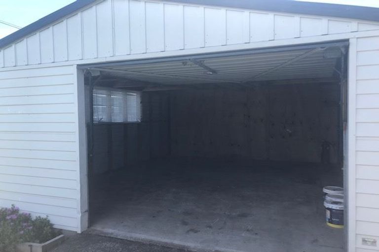 Photo of property in 28 Airdrie Road, Ranui, Auckland, 0612