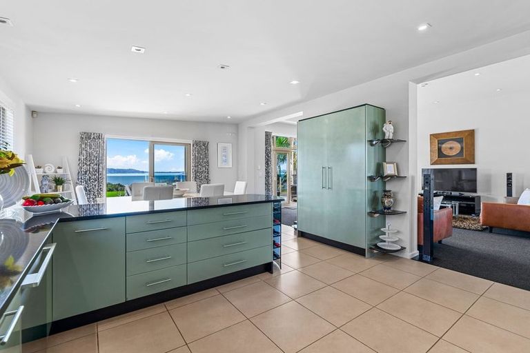 Photo of property in 8 Kawai Rise, Te Atatu Peninsula, Auckland, 0610