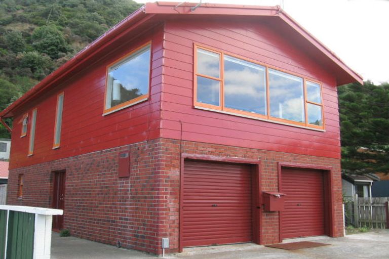 Photo of property in 120a Breaker Bay Road, Breaker Bay, Wellington, 6022