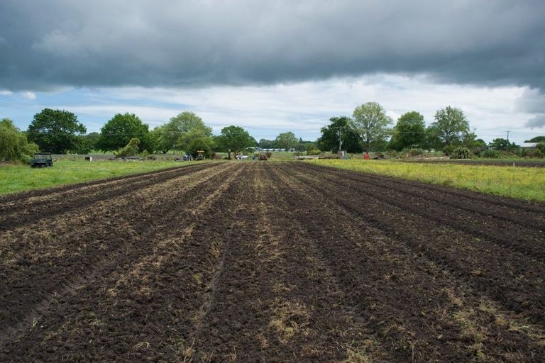 Photo of property in 9b Trotting Course Drive, Kumeu, 0891