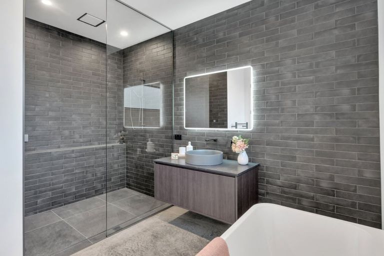 Photo of property in 13 Round Hill Rise, Cracroft, Christchurch, 8022